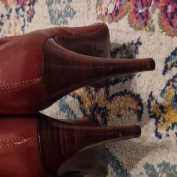 Elegant Brown Leather Knee-High Boots Size 10B - Picture 4 of 7